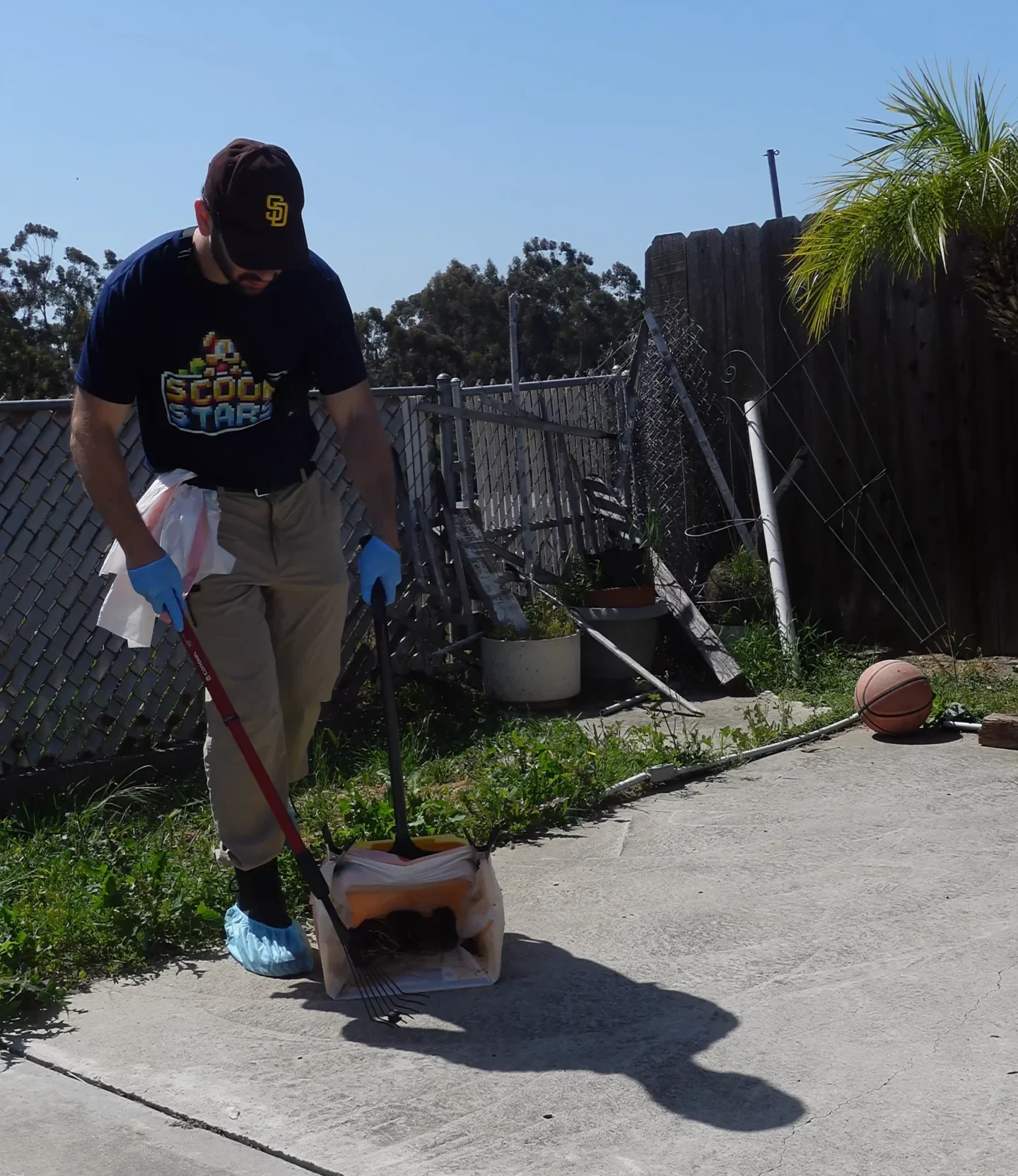 Dog poop removal service in San Diego backyard
